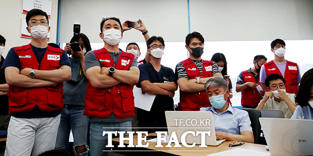 29일 열린 이스타항공 긴급 기자회견에는 이스타항공 노조원들도 참석했다. /이덕인 기자