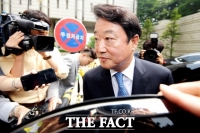  '인보사 의혹' 이웅열 영장실질심사 하루 연기