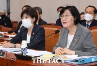 [TF포토] 답변하는 이정옥 여성가족부 장관