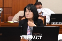 [TF포토] 환노위 전체회의 참석한 윤미향 의원
