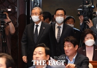 [TF포토] 의원총회 참석하는 김종인 비대위원장