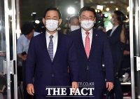 [TF포토] 국회의장실 들어서는 주호영 원내대표