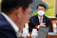 [TF포토] 정무위 출석한 은성수