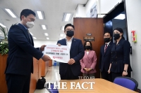 [TF사진관] 상임위 사임안 제출하는 미래통합당