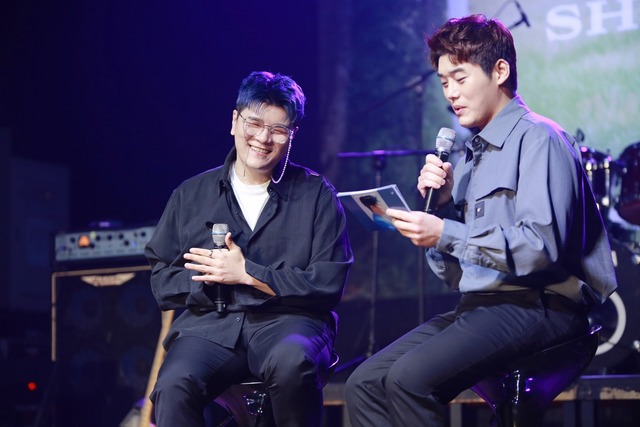 신용재가 공백기 동안 노래를 부르고 싶은 마음이 더 많이 생겼다. 편지 쓸 때 디어라고 붙이는 것처럼 노래하고 싶은 마음을 담아서 여러분에게 들려드린다는 의미로 타이틀을 정했다고 앨범을 소개했다. /밀리언마켓 제공