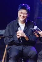  신용재, 천천히 온전하게 몰두한 'Dear'(종합)