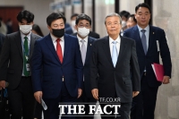 [TF포토] 저출생대책특위 참석하는 김종인