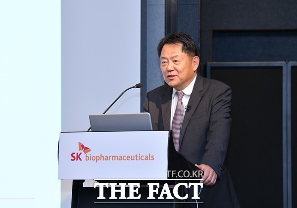 SK바이오팜이 온라인 IPO 기자간담회를 열고 상장 후 글로벌 빅파마와 어깨를 나란히 하겠다는 포부를 밝혔다. 사진은 발표에 나선 조정우 SK바이오팜 대표. /SK그룹 제공