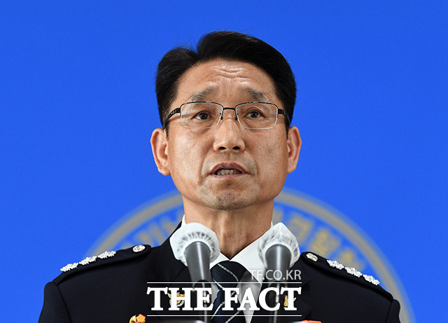 배용주 경기남부지방경찰청장이 2일 오전 경기도 수원시 장안구 경기남부지방경찰청 강당에서 이춘재 사건 수사경과 브리핑 발표를 하고 있다./수원=이동률 기자