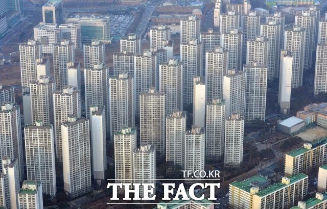 한국건설산업연구원은 2일 2020년 하반기 건설·주택 경기 전망 보고서를 통해 올해 하반기 전세가격이 전년보다 1.5% 오를 것으로 내다봤다. /더팩트 DB