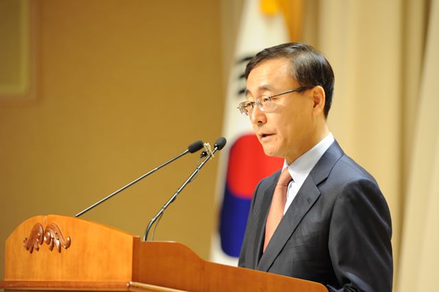 법무법인(유한) 태평양은 1일자로 검찰총장을 역임한 김수남 변호사를 영입했다고 2일 밝혔다./더팩트 DB