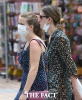 [TF포토] '한국 너무 더워요'