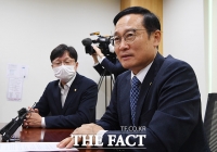 [TF포토] 전당대회 불출마 의사 밝히는 홍영표 의원