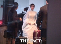 [TF포토] 화려한 드레스 입은 정기선 부사장 예비 신부