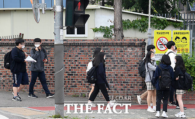 6일 전남 담양 소재 모 고등학교에 따르면 이 학교 기술·가정 담당 교사 A 씨는 지난 주 학생들에게 피임 연습을 위한 실습을 준비하다 논란이 일자 수업을 취소했다. 사진은 기사와 관계없음. /더팩트 DB