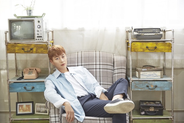 윤두준이 오는 27일 솔로 앨범을 발표한다. 2009년 비스트로 데뷔한 뒤 12년 만에 발표하는 첫 솔로 앨범이다. /어라운드어스엔터 제공