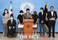 [TF포토] 고 최숙현 선수 관련 기자회견 진행하는 이용 의원