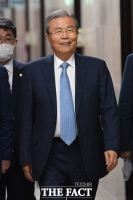 [TF포토] 미소짓는 김종인 비대위원장