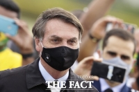  브라질 대통령, 코로나19 확진…'공포에 떨 이유 없어'