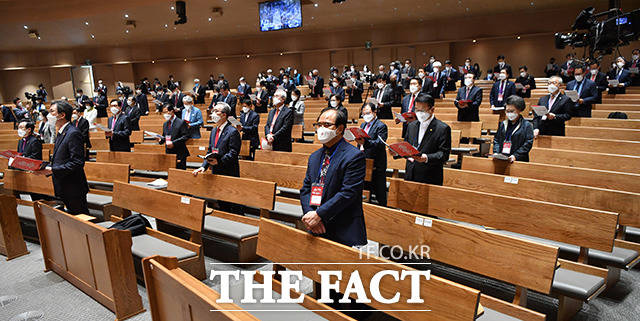 9일 오후 5시30분 기준 청와대 국민청원 게시판에 등록된 정부의 교회 정규 예배 이외 행사 금지를 취소해주세요라는 제목의 청원에 참여한 인원은 29만명을 넘어섰다. /더팩트 DB