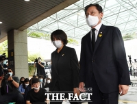 [TF포토] 고 박원순 빈소 찾은 이은주 의원과 배진교 원내대표