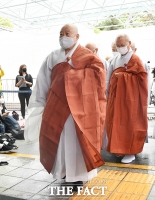 [TF포토] 서울대병원 장례식장 찾은 원행 스님