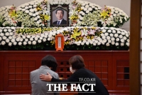  '오열 그리고 침통'…박원순 시장 빈소 애도 물결(종합)