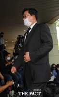 [TF포토] 빈소 들어서는 전해철 의원
