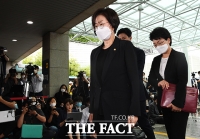 [TF포토] 고 박원순 시장 빈소 들어서는 김상희 국회부의장