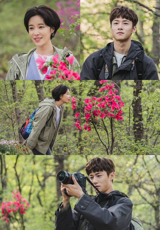 황정음과 서지훈은 지난 방송에서 서로를 돈독하게 챙기는 모습을 보이며 남다른 인연이 있음을 보여줬다. 그런 두 사람이 13일 방송 분에서 첫 데이트 장면을 예고해 기대감을 높였다. /KBS2 그놈이 그놈이다 제공