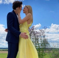  니콜라 펠츠, 브루클린 베컴과 약혼 '난 운 좋은 여자'