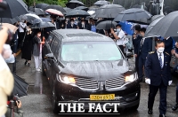 [TF포토] 서울시청으로 향하는 박원순 시장