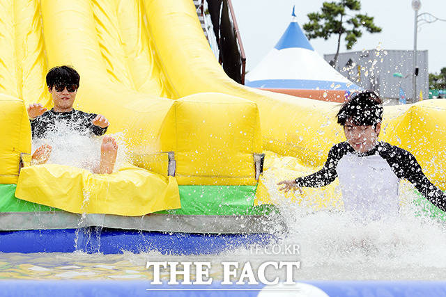 국가기술표준원이 스포츠형 구명복 11개, 부력 보조복 28개, 수영 보조용품 15개에 대한 안전성을 조사한 결과, 부력 보조복 3개 제품이 체중별 부력기준에 부적합 한 것으로 나타났다. /이선화 기자