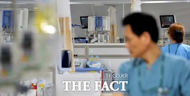 생명보험협회에 따르면 1인당 진료비가 2014년부터 2018년까지 최근 5년간 연평균 11.9%씩 증가한 것으로 나타났다. /더팩트 DB