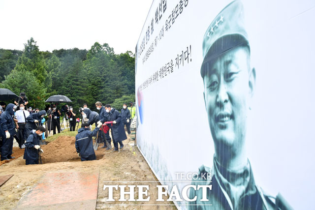 고 백선엽 장군의 안장식이 15일 오전 대전 유성구 국립대전현충원 장군2묘역에서 엄수되고 있다./남윤호 기자