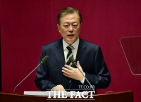  靑 '文대통령, 16일 개원 연설…9번째 연설문 고쳐 쓰는 중'