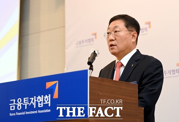 나재철 금융투자협회장이 최근 불거진 사모펀드관련 사태와 관련해 유사사건의 재발 방지를 위해 제도 개선과 자율규제 강화에 노력하고 지속적으로 구체적 실천 방안을 추진할 계획이라고 밝혔다. /금융투자협회 제공