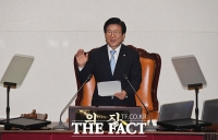 [TF포토] 국회의원 선서하는 박병석 국회의장