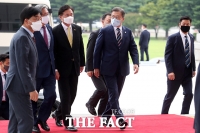 [TF포토] 국회 들어서는 문재인 대통령