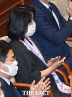 [TF포토] 21대 국회 개원식 참석한 윤미향 의원