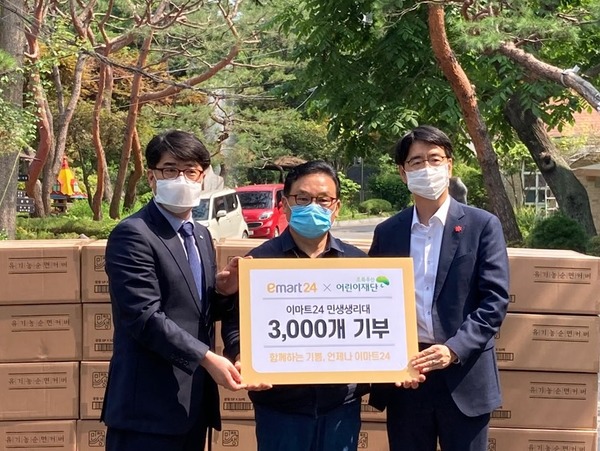 이마트는 자체 브랜드 상품으로 가격을 낮춘 양질의 생리대 민생 유기농커버 생리대를 개발해 판매하고 있다. /이마트24 제공