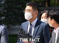  '검언유착' 의혹 전 채널A 기자 영장심사 출석…묵묵부답