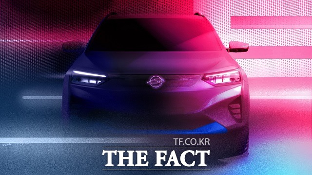 쌍용차가 내년 상반기 출시를 앞둔 사상 첫 전기차 SUV E100의 티저를 최초로 공개했다. /쌍용차 제공