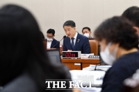  박능후 '올여름 피서는 안전한 집에서…해수욕장보다 도서관' 당부