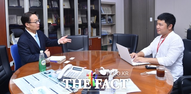 조해진 통합당 의원이 지난 20일 오후 국회 의원회관에서 더팩트와 인터뷰를 하고 있다. /남윤호 기자