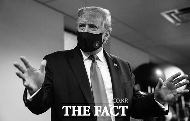 코로나19 사태에도 마스크 착용을 거두해오던 도널드 트럼프 미국 대통령이 20일 마스크 착용이 애국이라며 태도를 바꿨다. /트럼프 대통령 트위터 갈무리