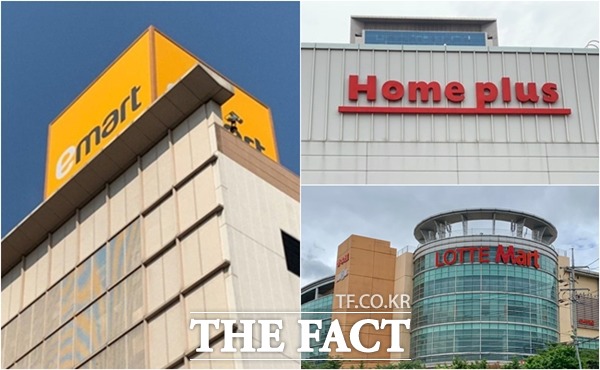 대형마트가 대·내외 위기 상황이 지속되는 가운데 신규 출점과 점포 축소라는 상반된 전략을 내놨다. /이민주 기자