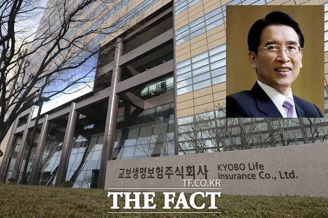 금융감독원이 교보생명을 대상으로 종함검사에 돌입한다. 신창재 교보생명 회장(왼쪽 상단)과 FI(재무적 투자자) 간 법적 분쟁이 벌어지고 있는만큼 지배구조와 재무건전성을 집중적으로 들여다 볼 것으로 관측된다. /더팩트DB