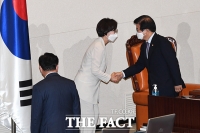 [TF포토] 본회의 주재하는 대한민국 첫 여성 국회부의장