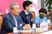 [TF포토] 김종인, '정치' 얘기하는 할아버지